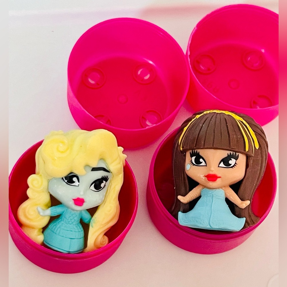 Monster High Mashem Fashems Cleo and Lagoona with pink case great condition 2017
